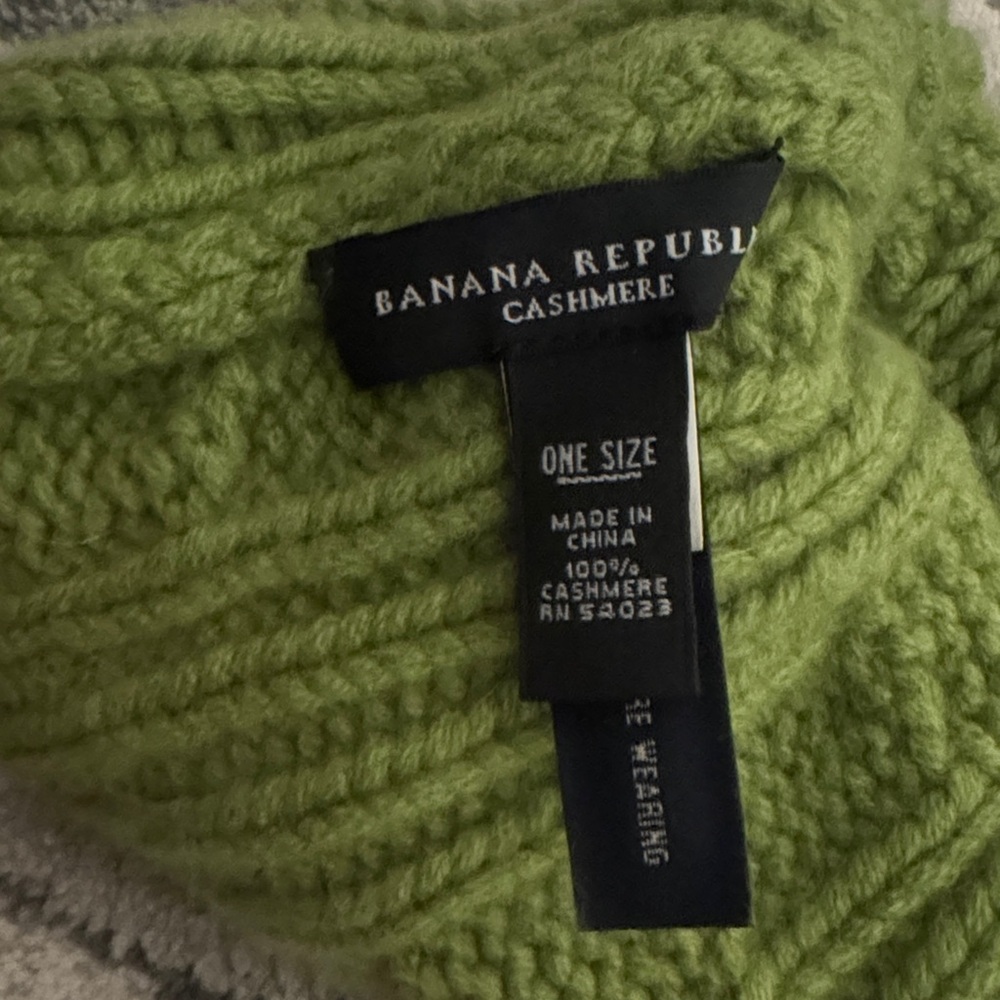 Banana Republic Cashmere Sweater in Vibrant Green